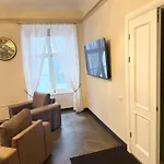 Large Vacation In The Old Town *