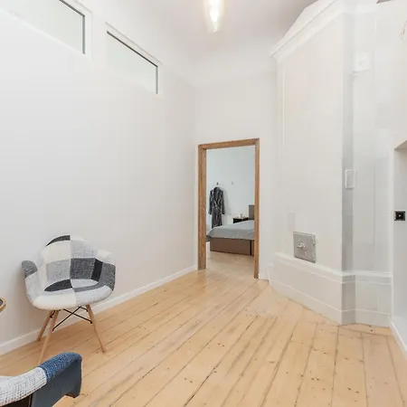 Large Vacation In The Old Town Apartment