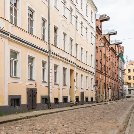 Апартаменти Large Vacation In The Old Town Рига