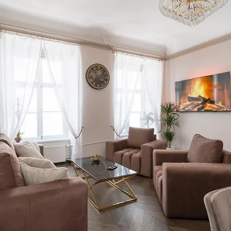 Large Vacation In The Old Town Apartman *