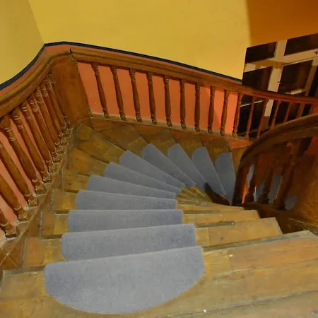 Large Vacation In The Old Town Apartment