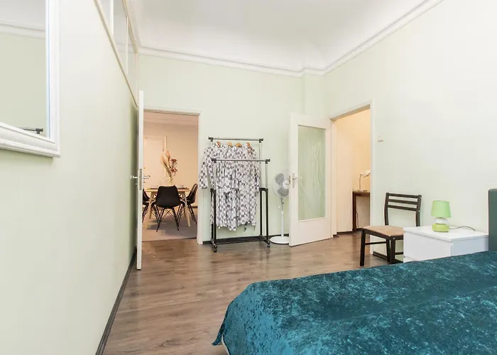 Apartment Large Vacation In The Old Town Riga