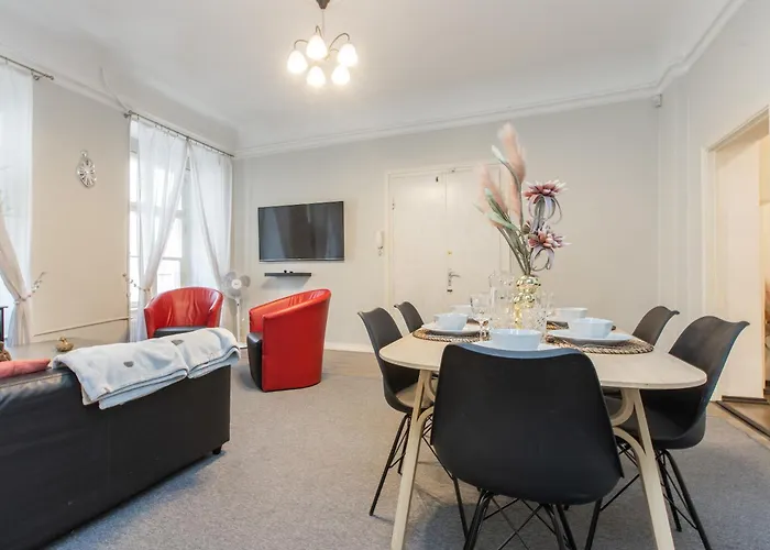 Large Vacation In The Old Town