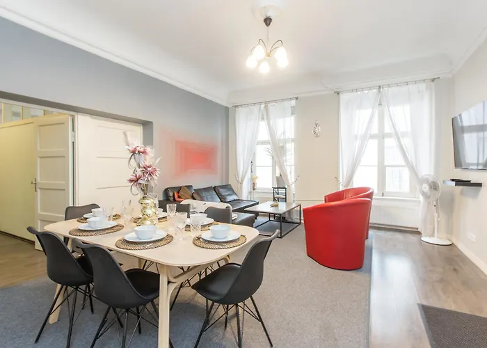 Large Vacation In The Old Town Apartment