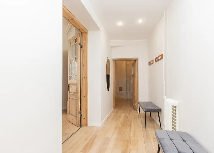 Large Vacation In The Old Town Apartment