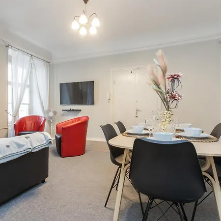 Large Vacation In The Old Town